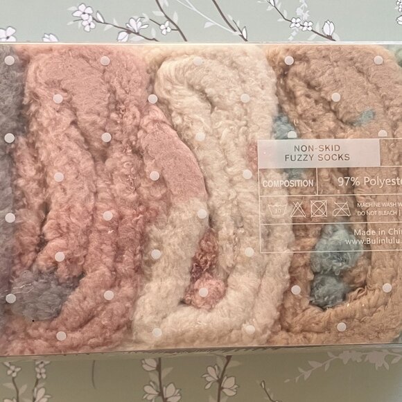 Super soft non-skid fuzzy socks (5 pairs) - Picture 2 of 3